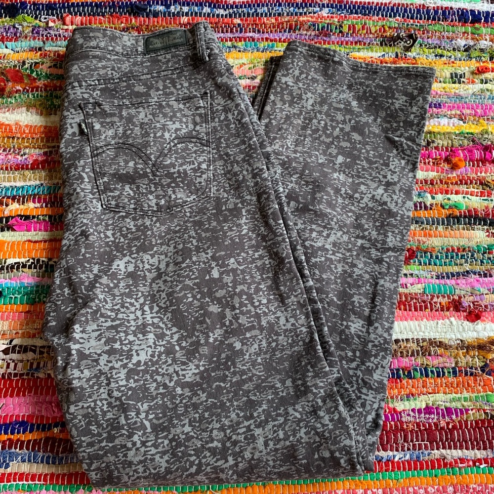 NWOT LEVIS PERFECTLY SLIMMING JEAN